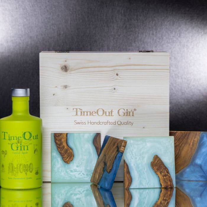 TimeOut Gin Geschenkset in eleganter Holzbox mit handgefertigten Gläsern für Genussliebhaber.