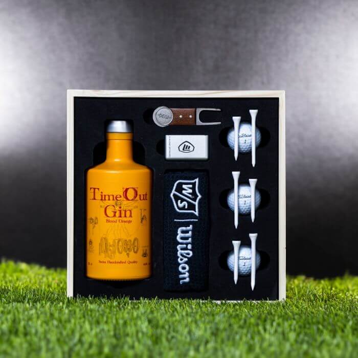 Exklusive Golferbox mit TimeOut Gin und Golf-Accessoires, ideal für Golfliebhaber und Genießer.