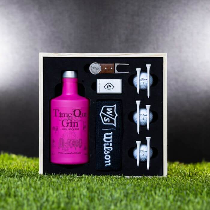 Exklusive Golferbox mit TimeOut Gin, Golf-Accessoires und Tees für wahre Genießer.