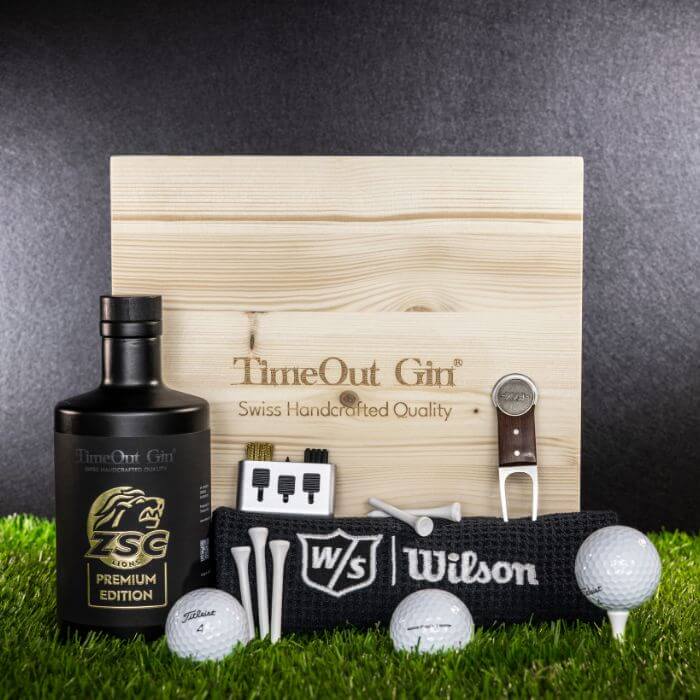 Exklusive TimeOut Gin Geschenkbox mit Golfzubehör und edler Flasche, ideal für Golfliebhaber und Genießer.