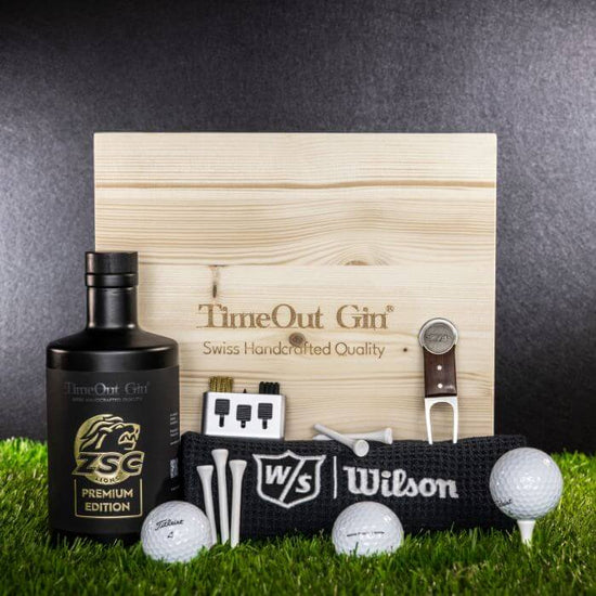 Exklusive TimeOut Gin Geschenkbox mit Golfzubehör und edler Flasche, ideal für Golfliebhaber und Genießer.