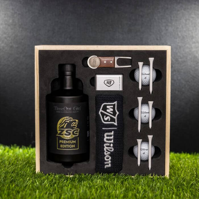 Exklusive Golferbox mit TimeOut Gin, Golfbällen, Tüchern und Zubehör für Golfliebhaber.